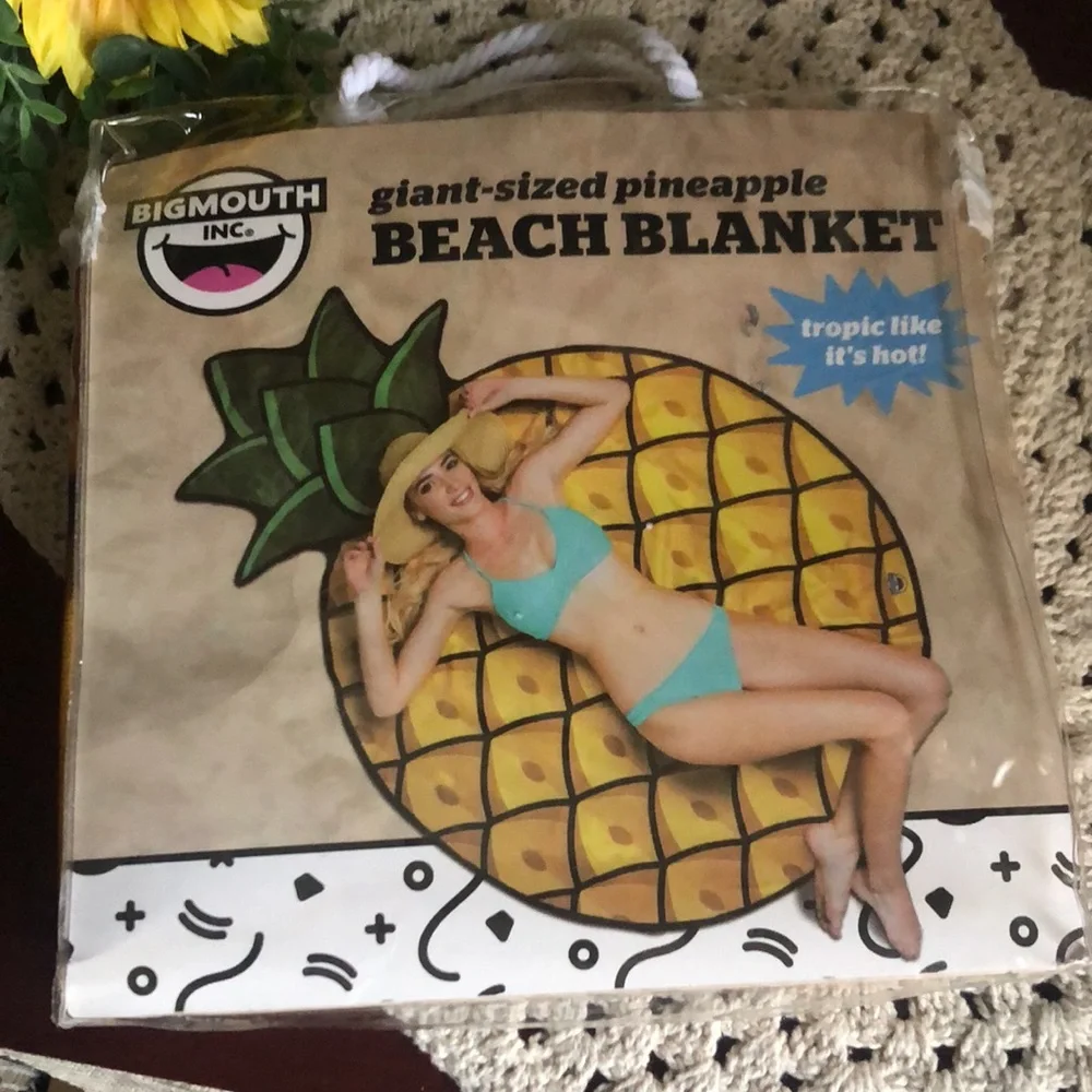 BigMouth Giant-Sized Pineapple Beach Blanket - Yellow & Green
